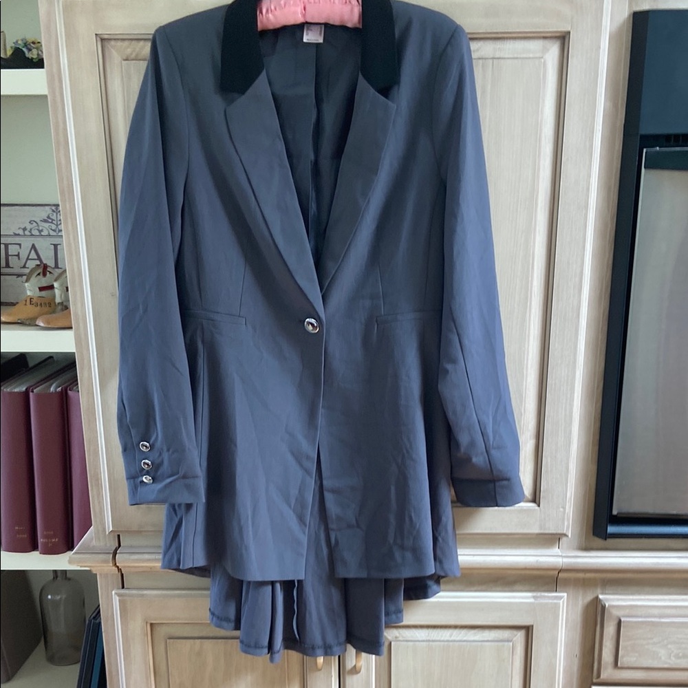 VENUS Charcoal Blazer with Black Collar sz 10